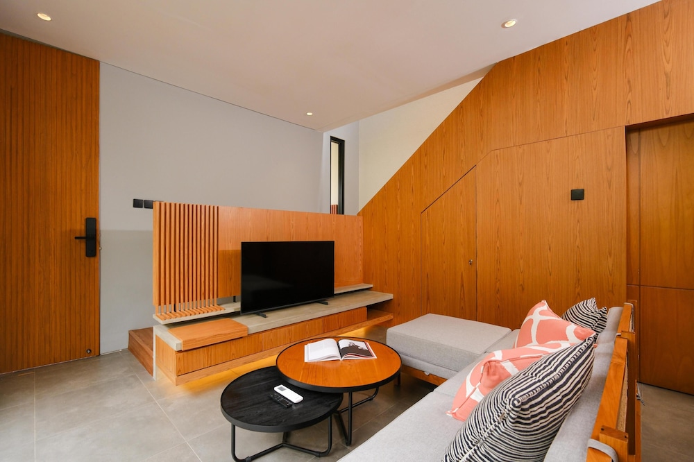 One Bedroom Villa with Private Pool - Photo 4
