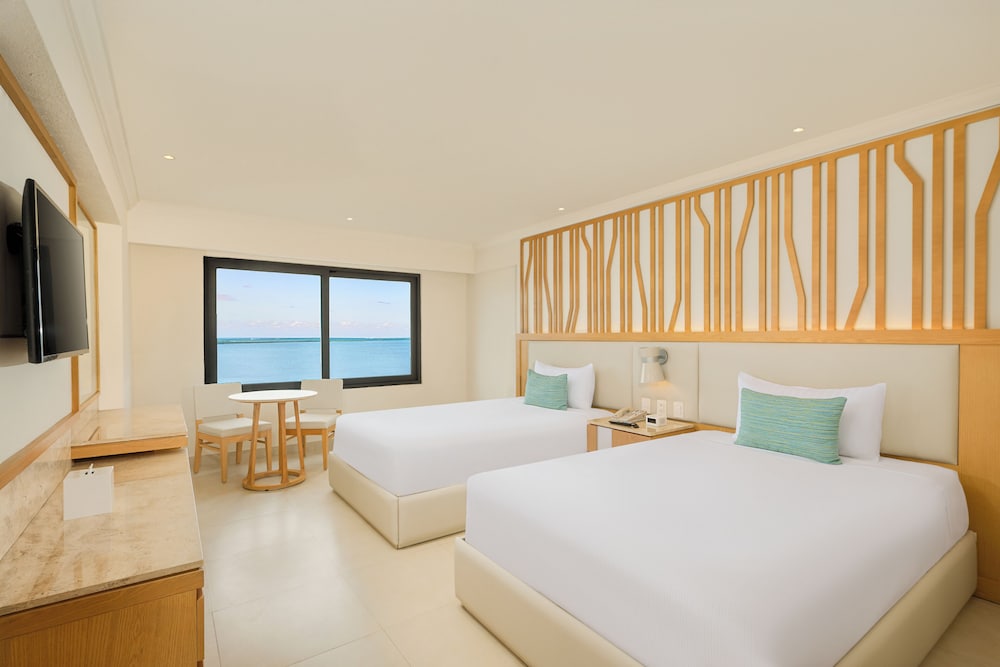 Deluxe Lagoon Room - Photo 3