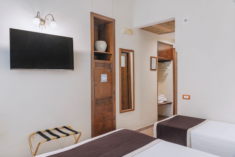 Standard Triple Room - Photo 14