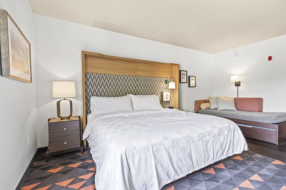 Suite, 1 King Bed (Additional Living Area) - Photo 13