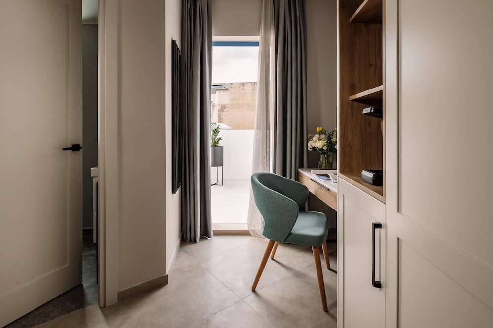 Suite, Terrace (Jacuzzi) photo 2