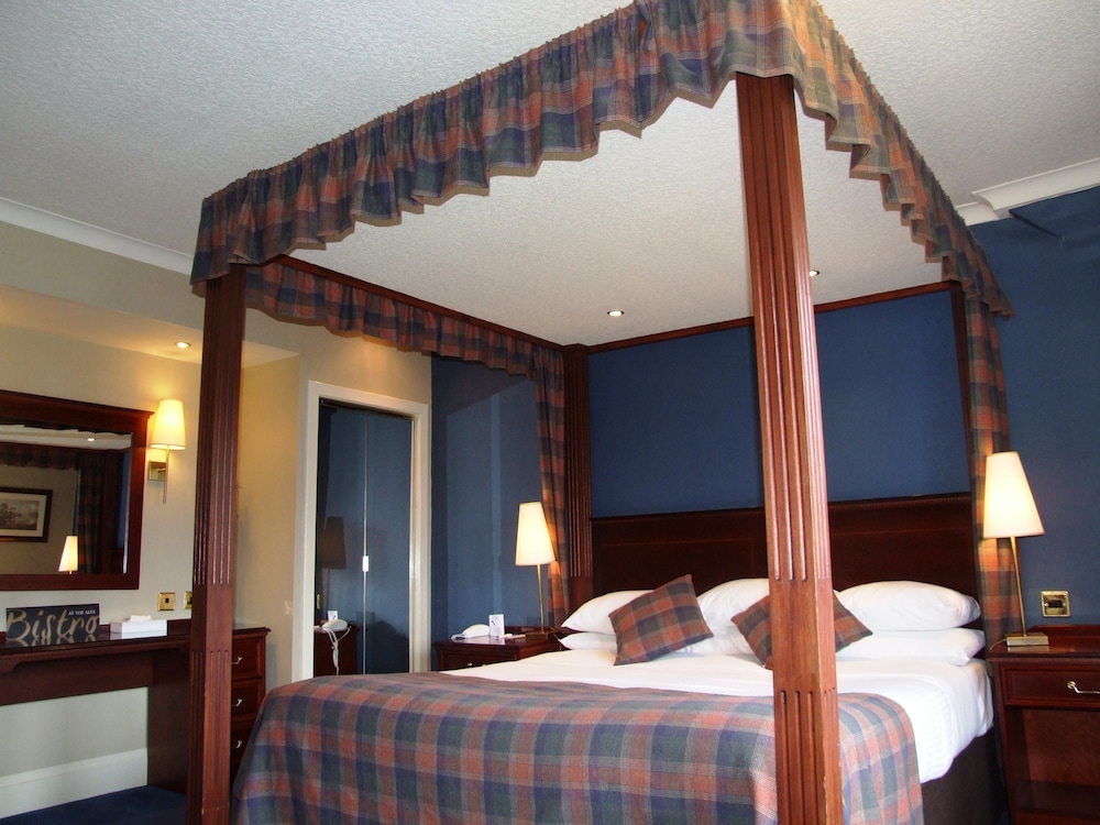 Suite (4 Poster Room) photo 2