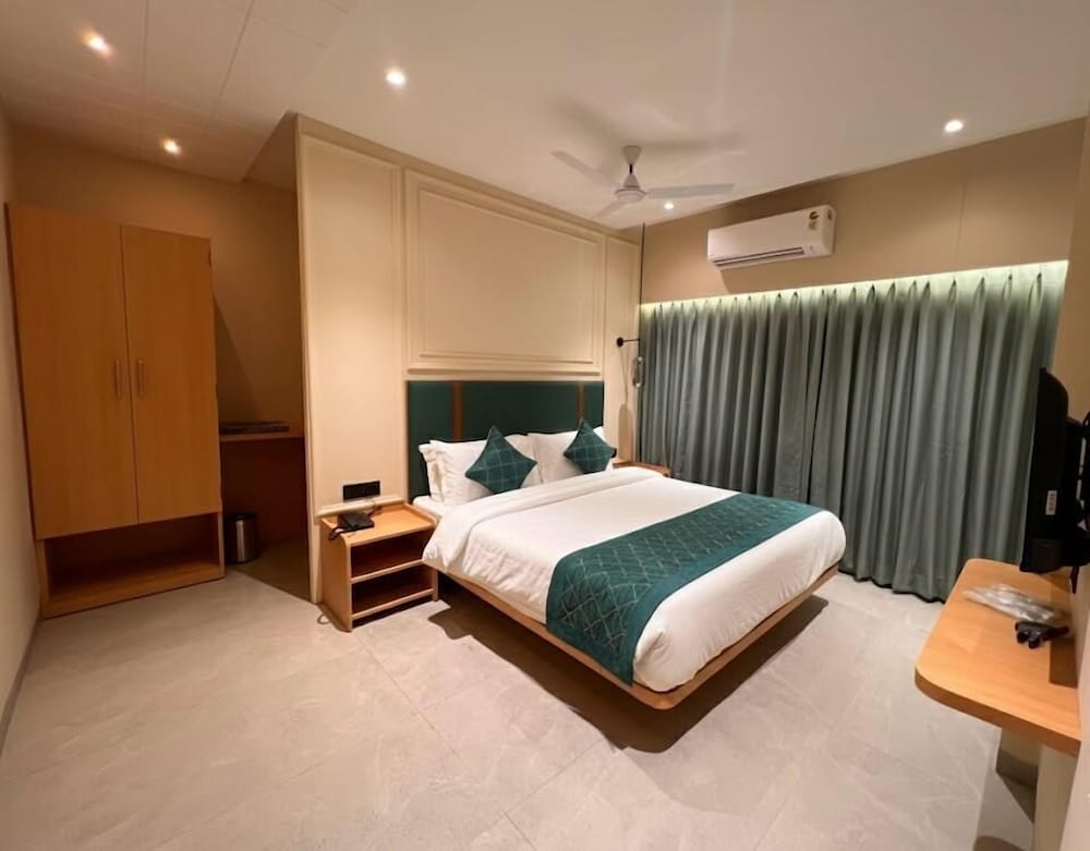 Superior Room, City View
