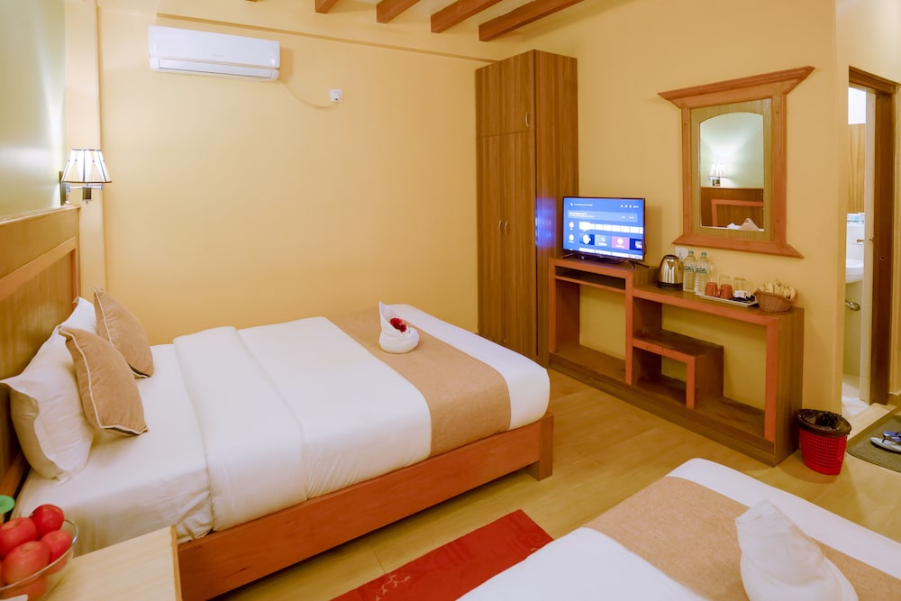 Deluxe Twin Room - Photo 13