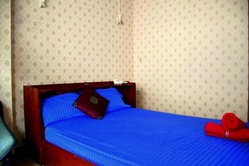 Budget Double Room photo 3