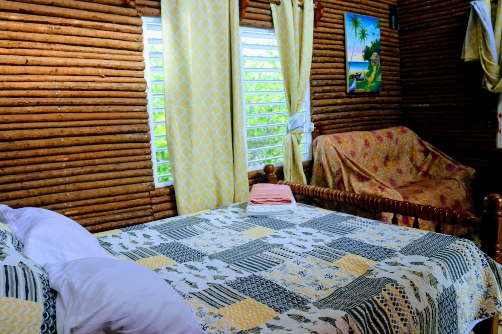 Traditional Cabin, 1 Bedroom, Garden View, Beachfront photo 1