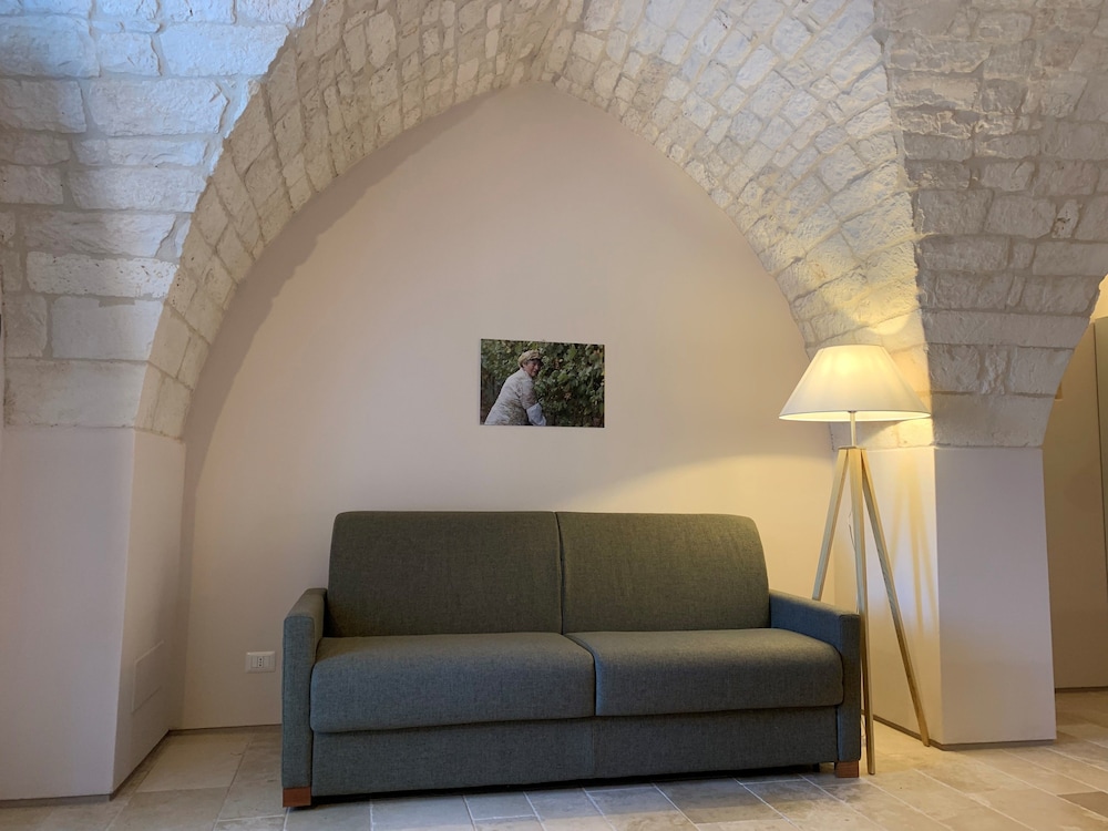 Deluxe Room, 1 King Bed with Sofa bed, Courtyard View photo 3