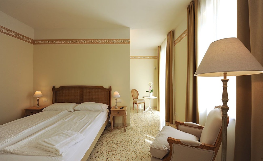Classic Double or Twin Room, Garden View photo 1