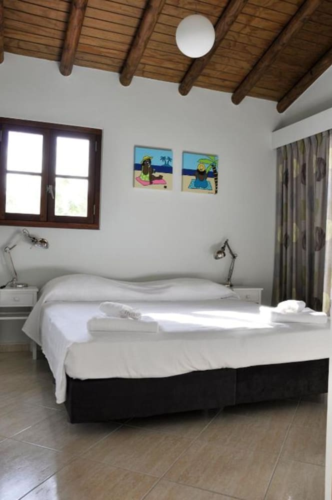 Apartment, 3 Bedrooms - Photo 2
