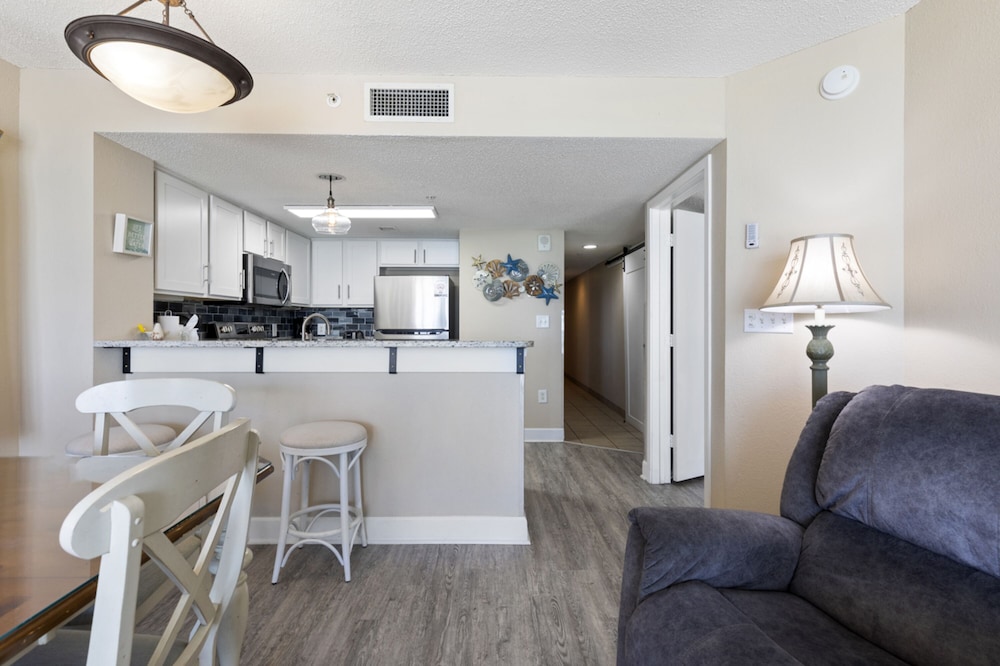 Signature Condo, 2 Bedrooms, Ocean View, Oceanfront, photo 6