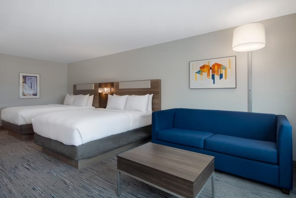 Suite, Multiple Beds, Lake View - Photo 2
