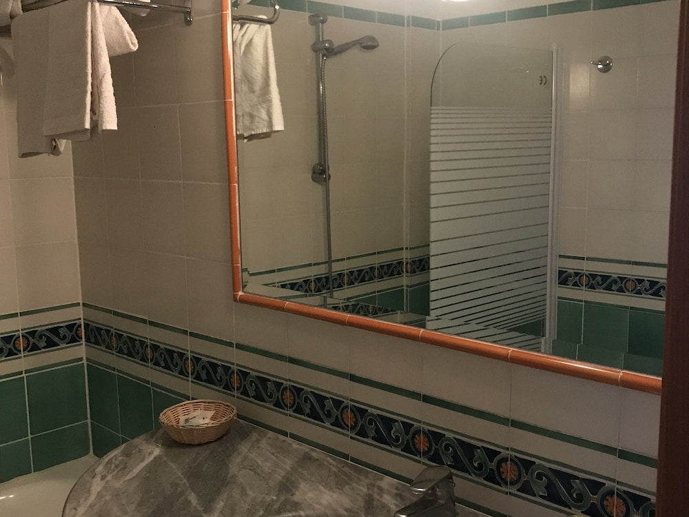 Standard Triple Room - Photo 7