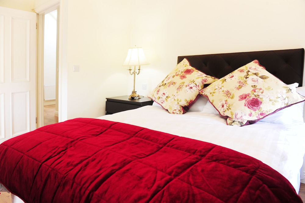 Standard House, 4 Bedrooms, Kitchen, Courtyard Area photo 1