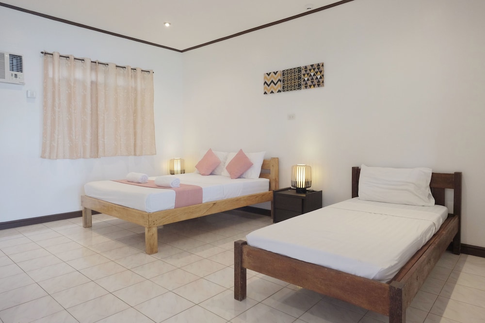 Ocean View Aircon Room photo 2