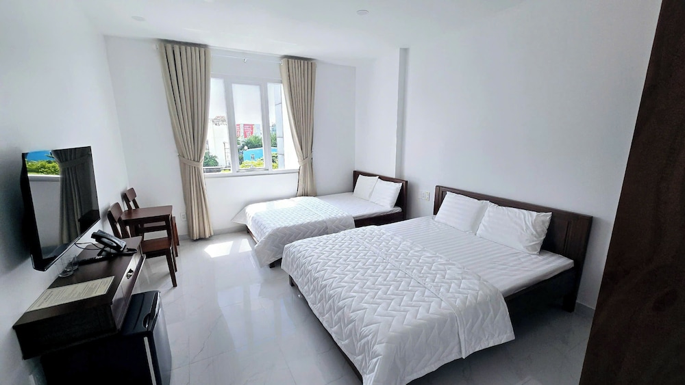 Family Room, 2 Bedrooms, City View