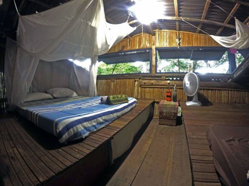 Panoramic Quadruple Room, Mixed Dorm, Mountain View photo 1