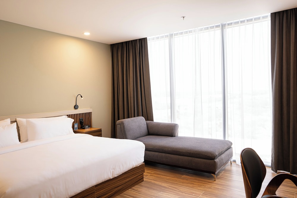 Room, 1 King Bed, Non Smoking photo 2
