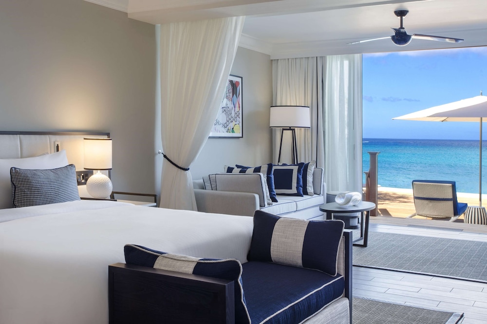 Suite, 1 King Bed, Beachfront - Photo 3