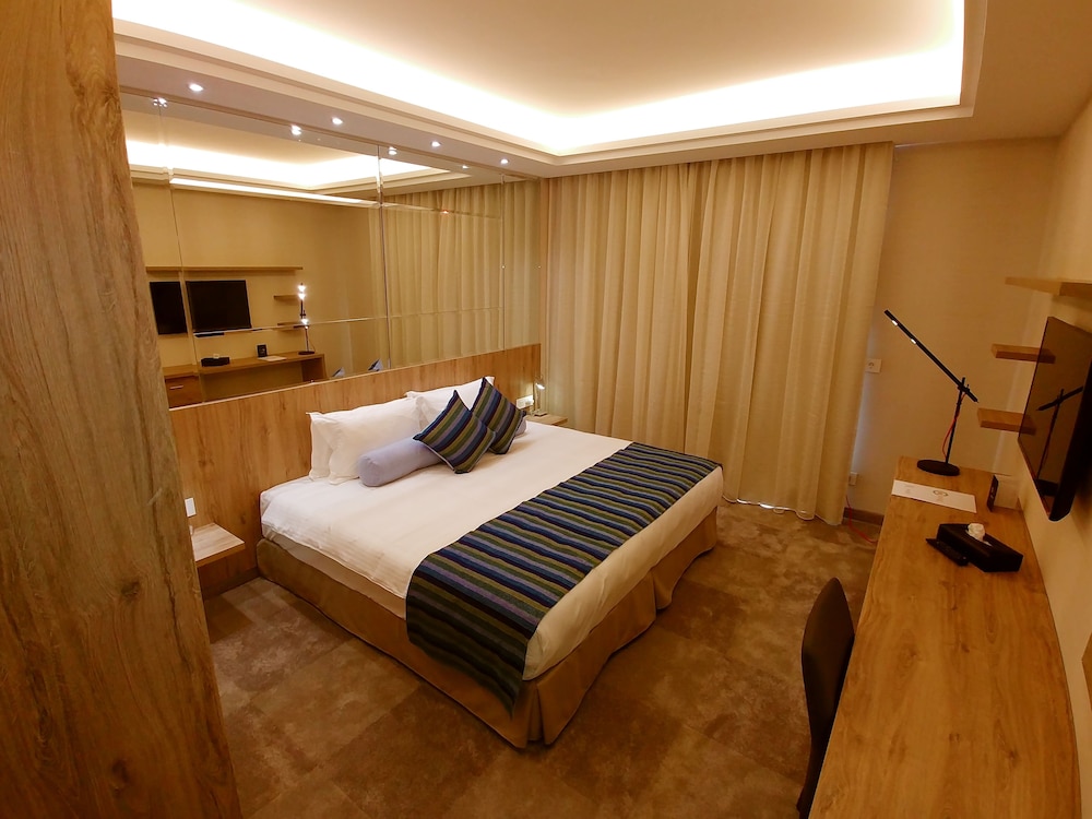 Executive Suite, 1 King Bed, Ocean View photo 1