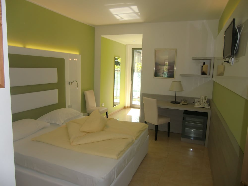 Basic Double Room, Balcony photo 1