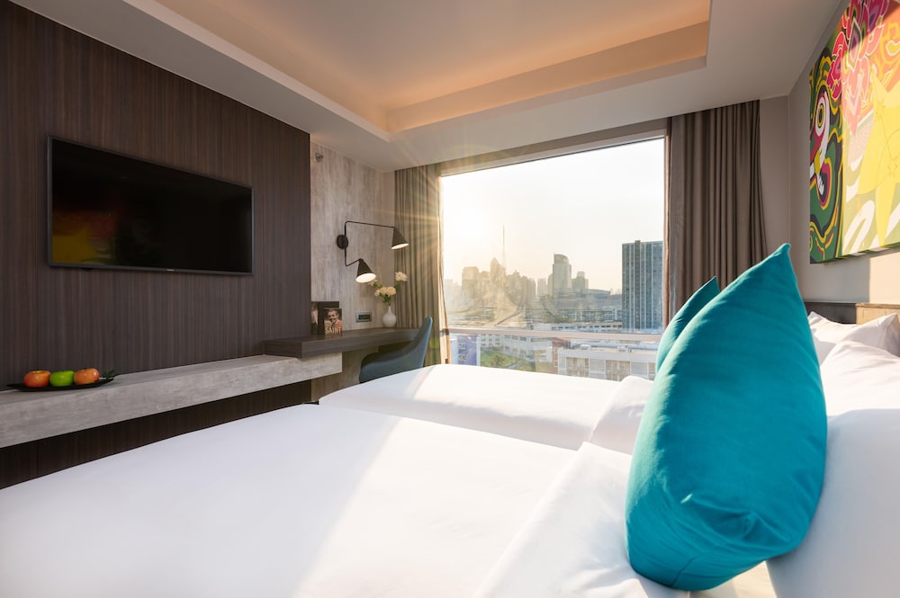 Grand Deluxe City View King Room