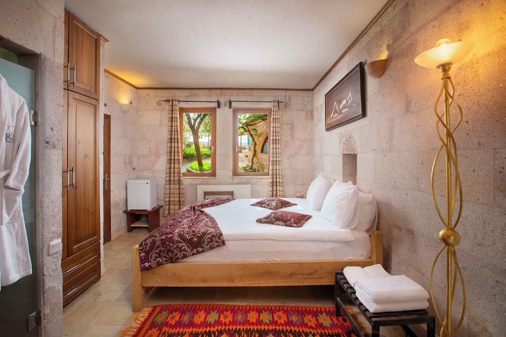 Family Cave Suite - Photo 1