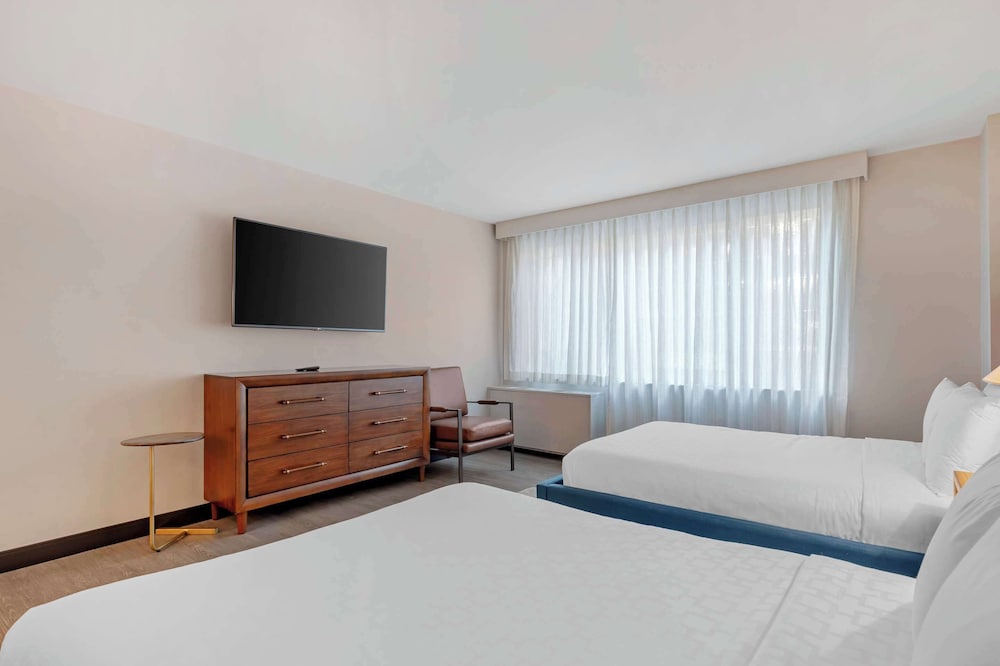 Standard Room, 2 Queen Beds, Non Smoking - Photo 4