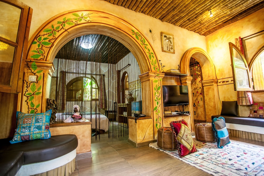 Signature Suite, 1 Queen Bed, Garden Area