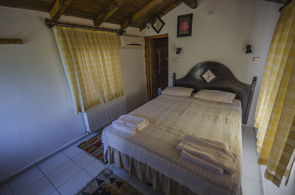 Bungalow, 1 Queen Bed photo 1