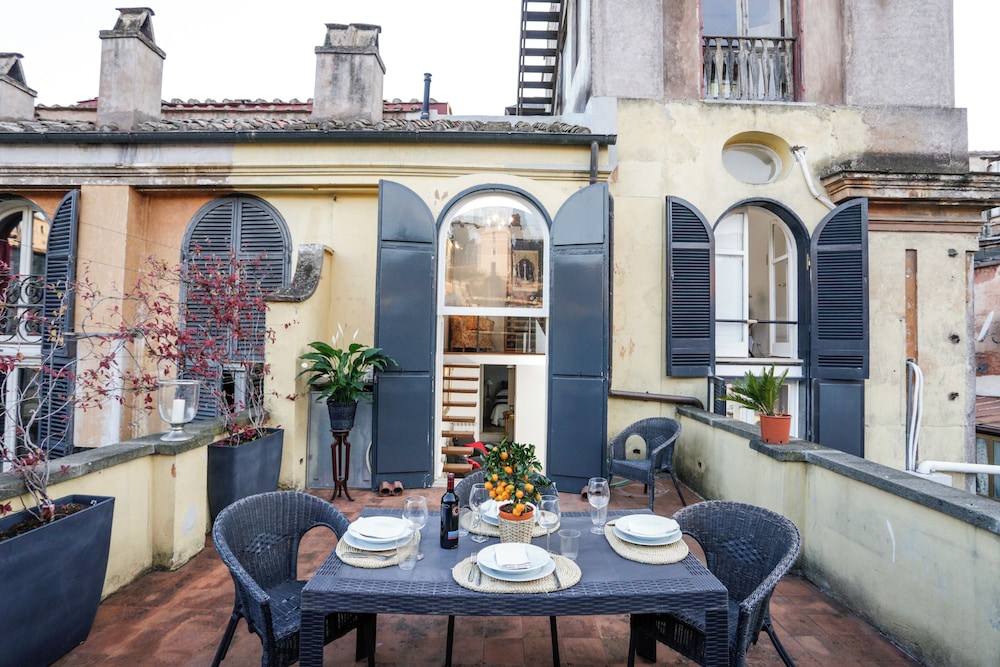 Your Prestigious Penthouse at the Spanish Steps (Via del Babuino 51)