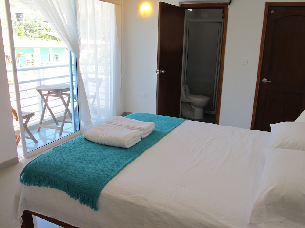 Panoramic Room, 1 Queen Bed, Non Smoking, Bay View photo 2