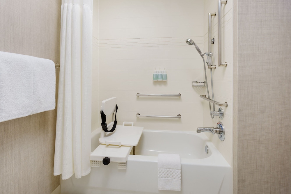 Suite, 1 Bedroom - Photo 12