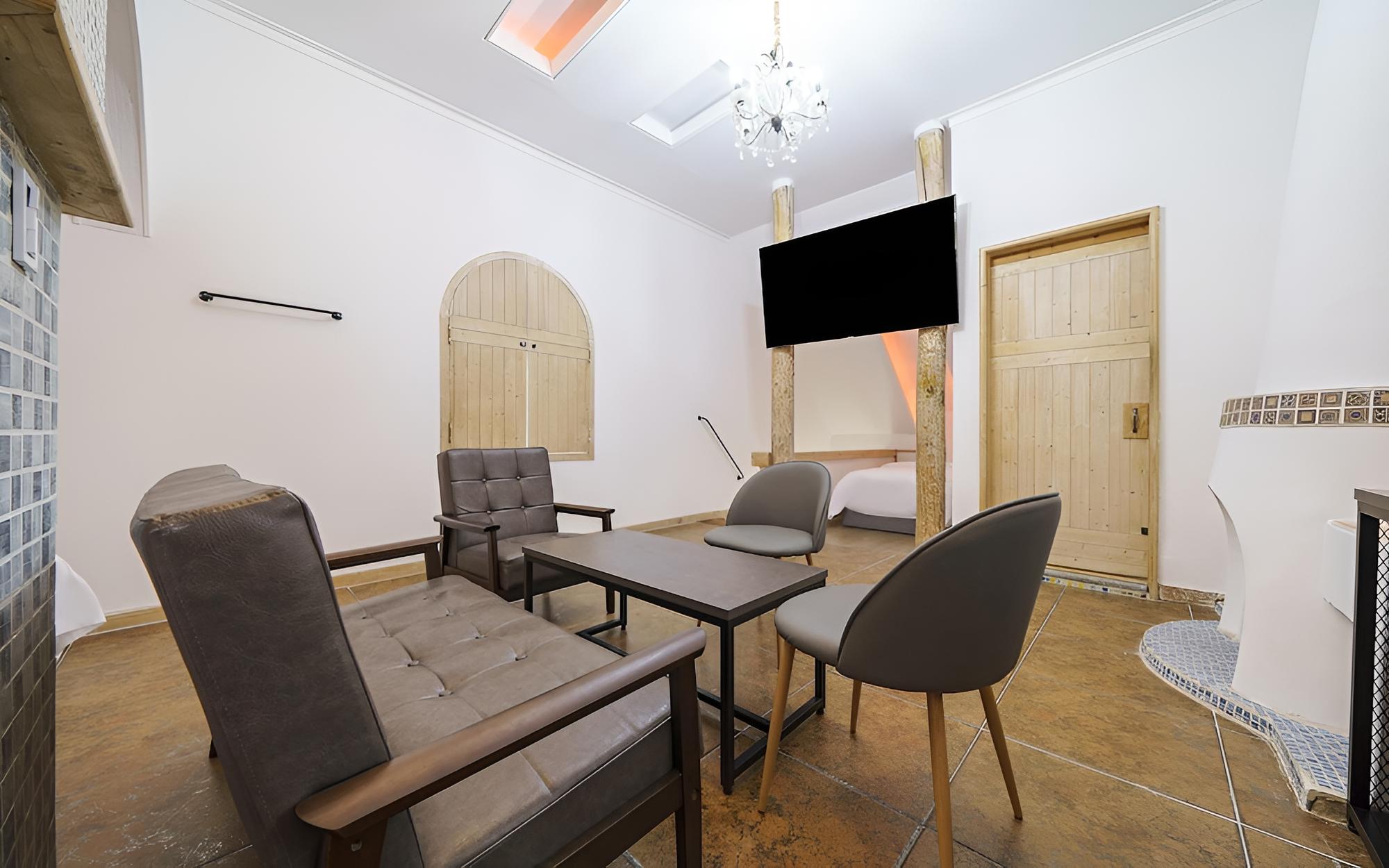 Room (VIP - Mixed sex allowed (4 beds 2 bat) photo 3