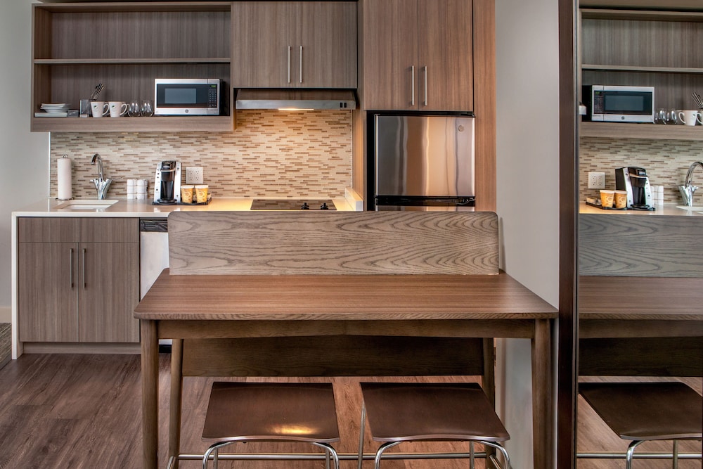 Studio Suite, Multiple Beds, Kitchen - Photo 10