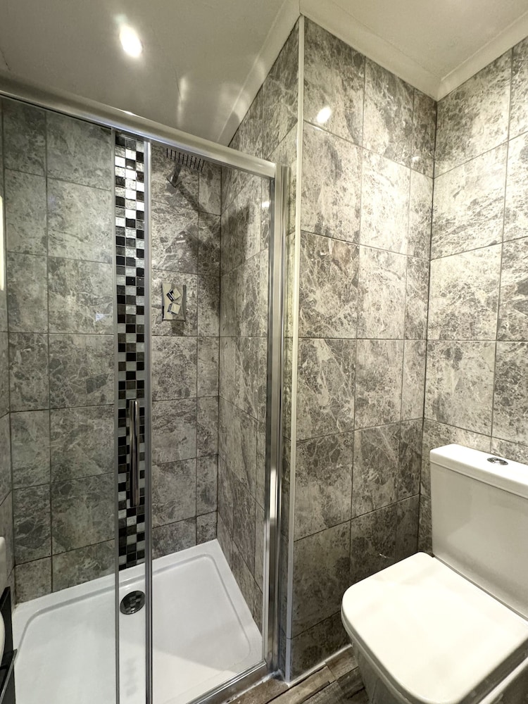 Economy Double Room, Ensuite photo 2