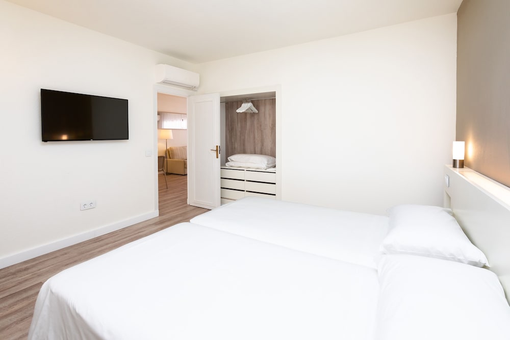 One Bedroom Suite Sea View (2+2)