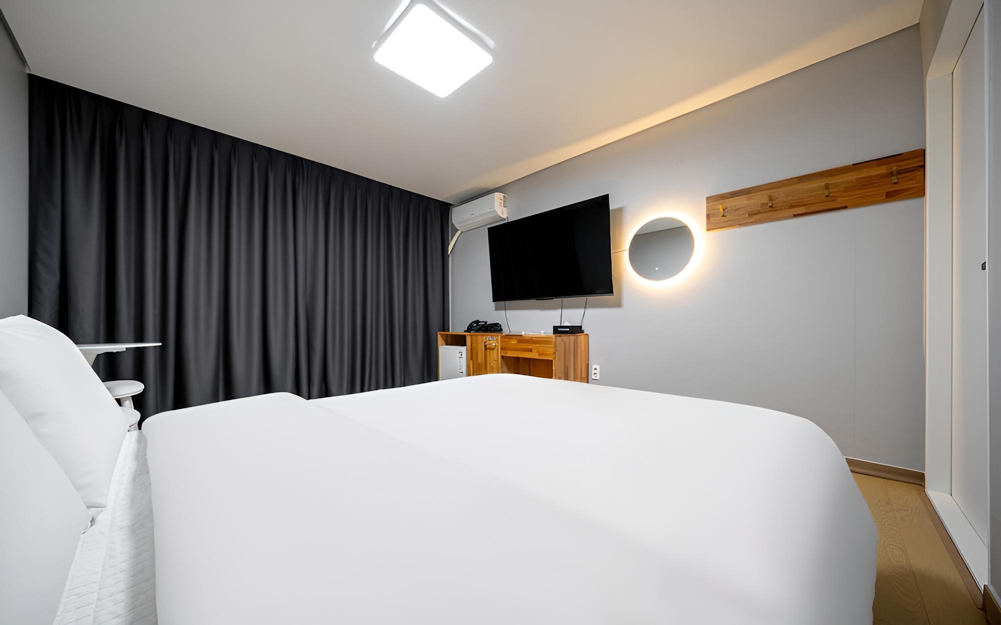 Room (Standard (bidet in all rooms 65" TV N) - Photo 3