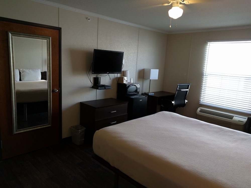 Standard Room, 1 Queen Bed photo 1