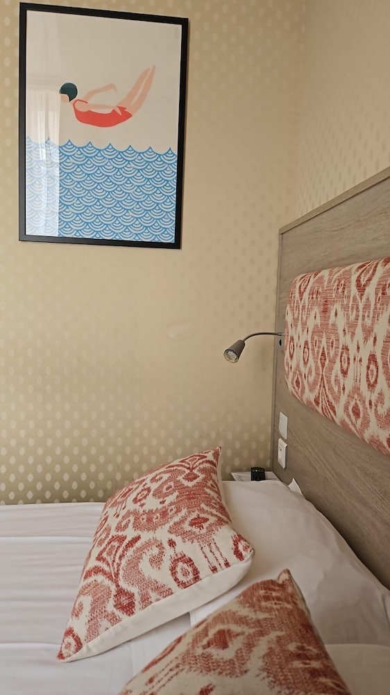 Standard Double Room - Photo 6