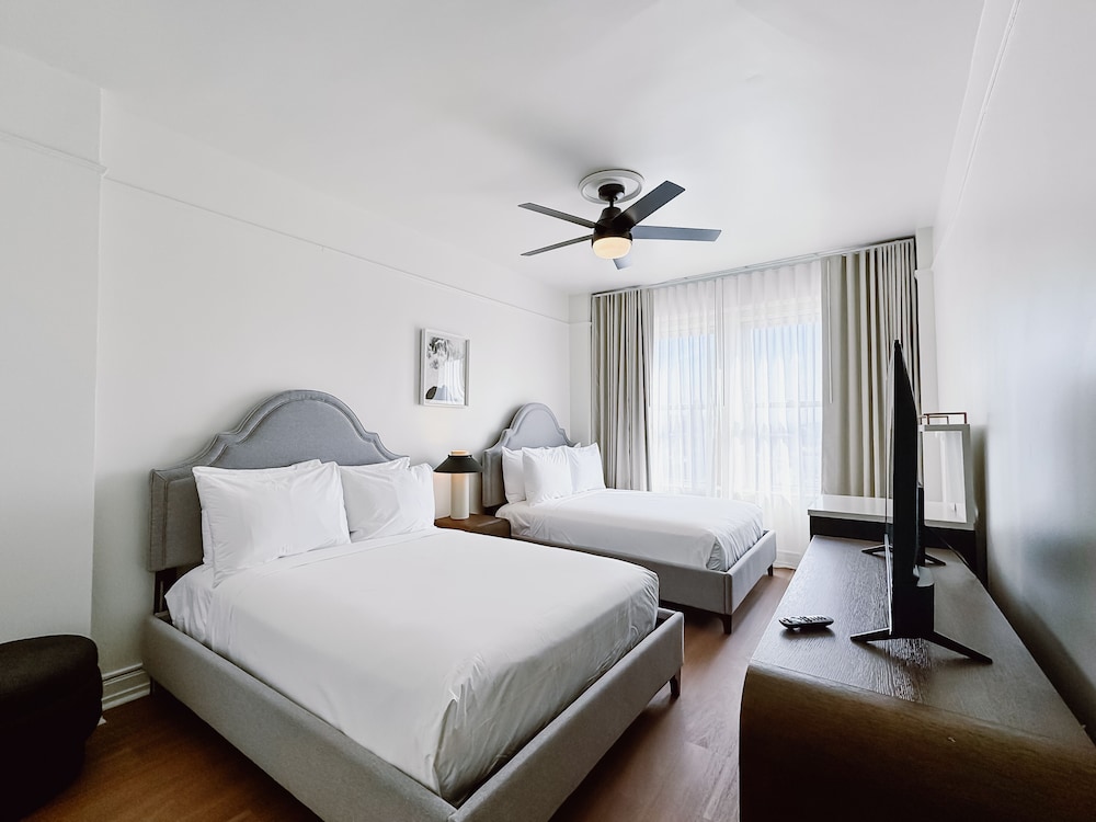 2 Double Beds
