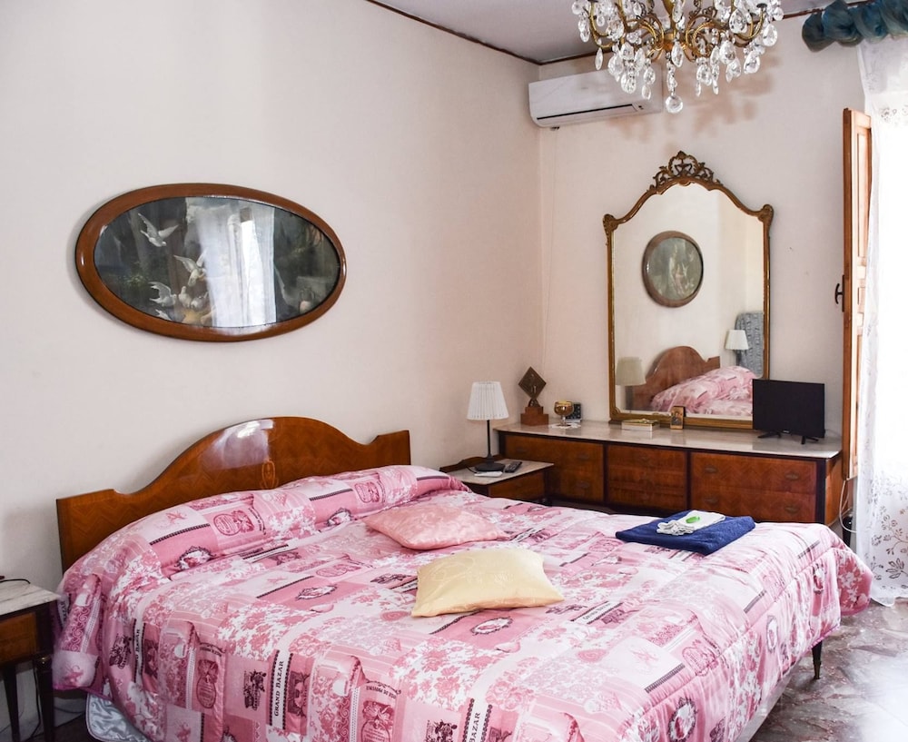 Deluxe Double Or Twin Room, Shared Bathroom