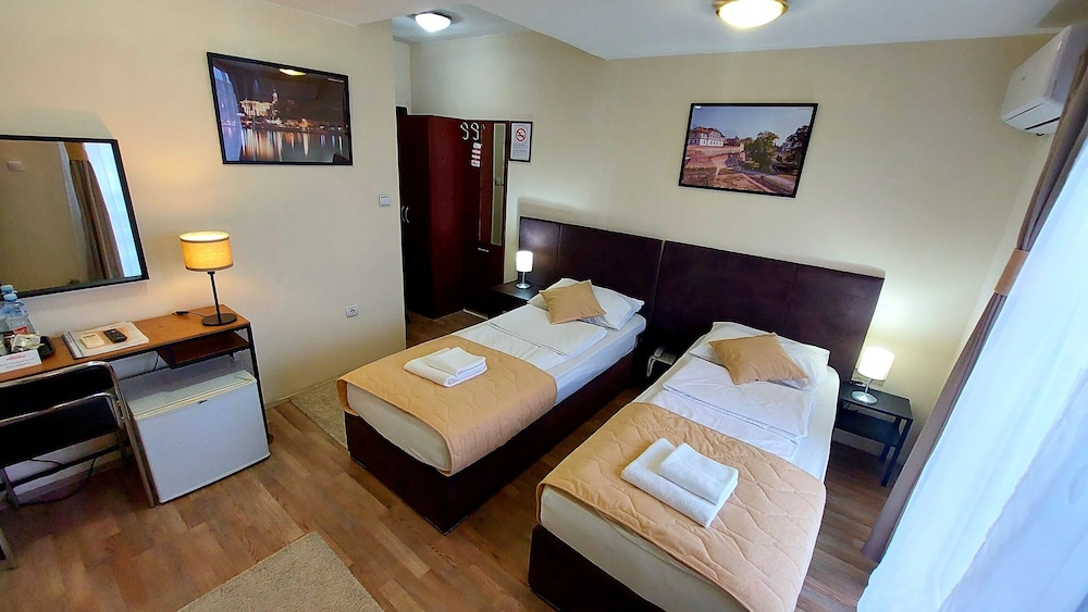 Standard Twin Room, 2 Twin Beds - Photo 7