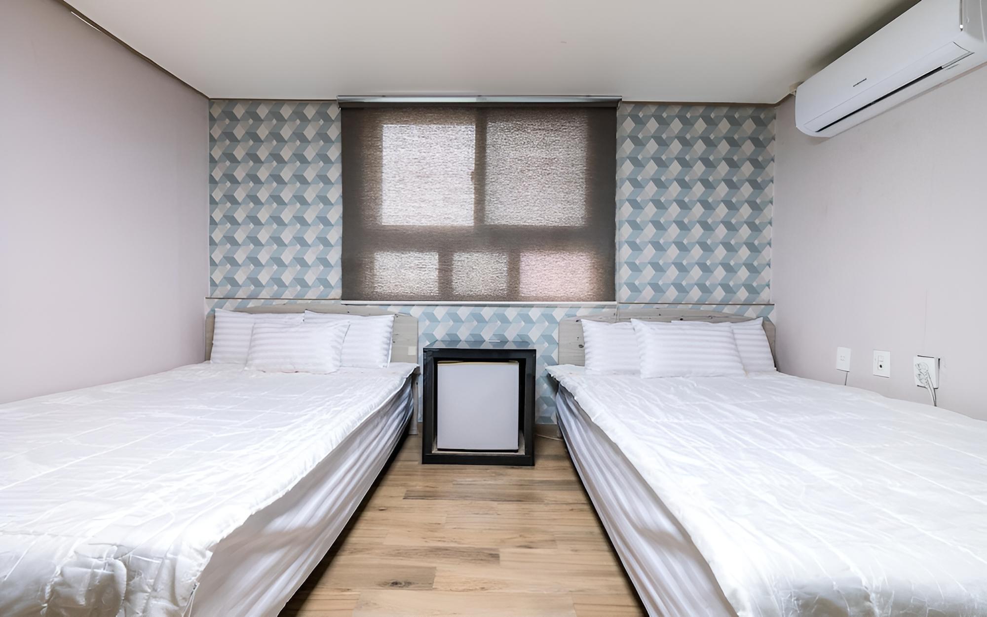 Room (Twin (Double + Single Bed)) - Photo 3