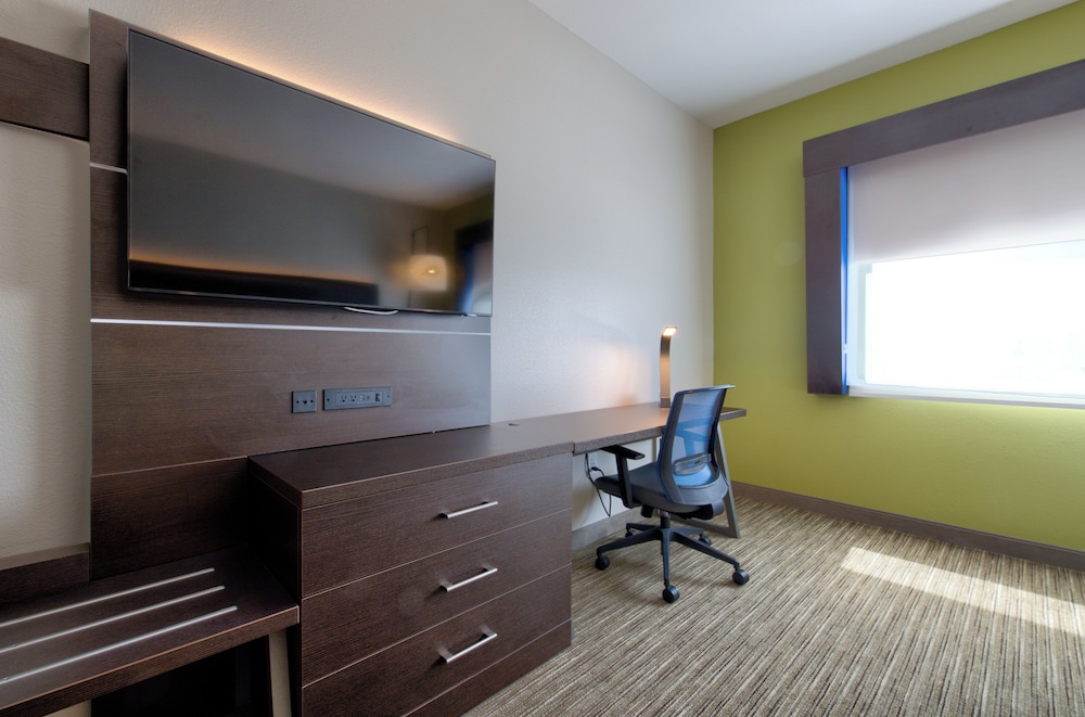 Standard Room, 2 Queen Beds, Accessible Bathtub (Mobility) - Photo 2