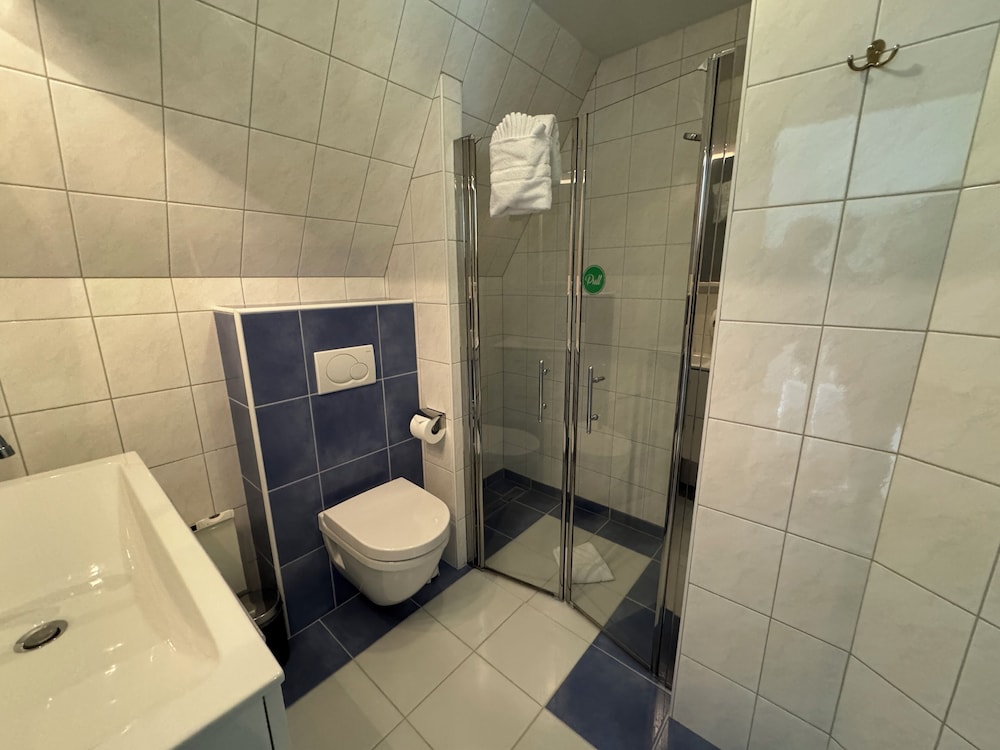 Classic Double Room, Partial Lake View photo 2