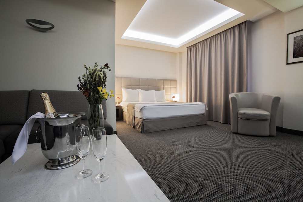 Deluxe Room, 2 Bedrooms, Non Smoking