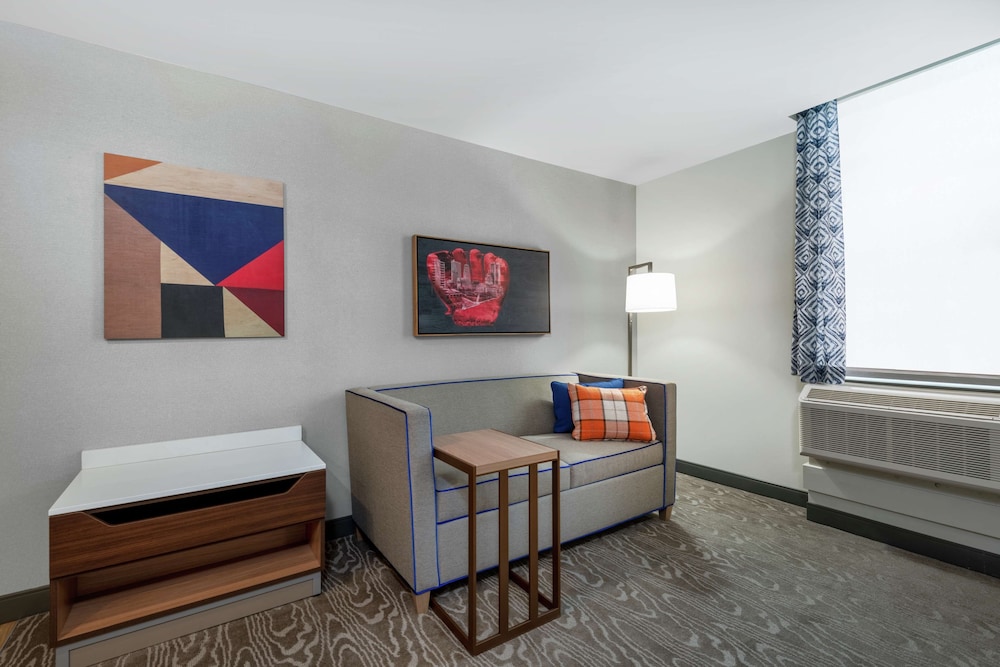 Suite, 1 King Bed, Accessible, Bathtub (Mobility & Hearing) - Photo 3