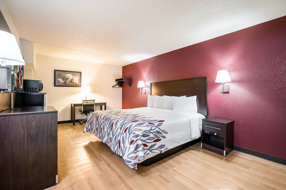 Business Room, 1 King Bed, Smoking, Kitchenette