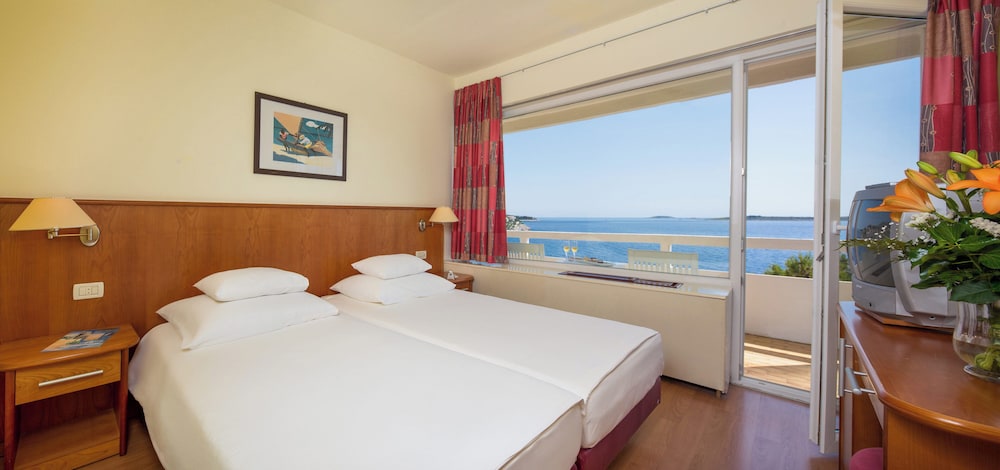 Family Room, Balcony, Sea View photo 1
