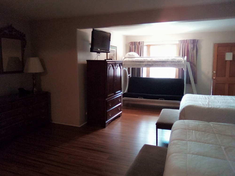 Family Quadruple Room photo 2